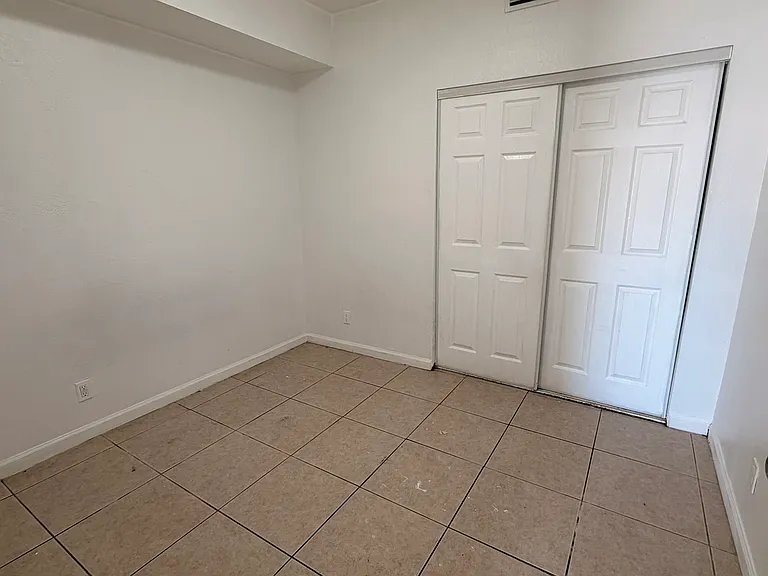 640 SW 9th Ct #2 — Photo 8
