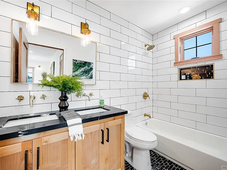 128 W Avenue 44 — Photo 9