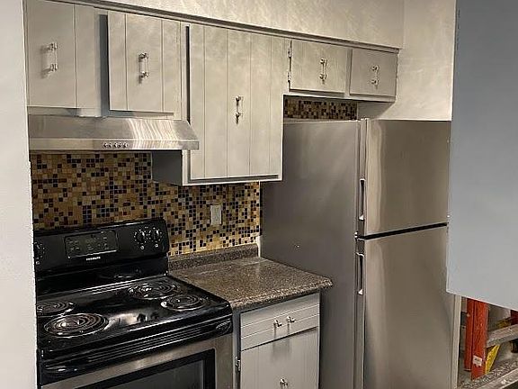 3rd image of 3029 Benchwood Dr