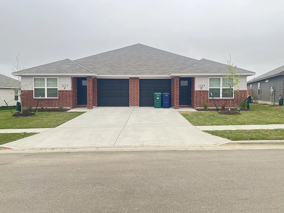 1227 Lexington Dr