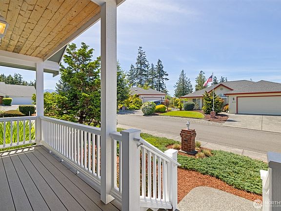3rd image of 646 W Summer Breeze Lane