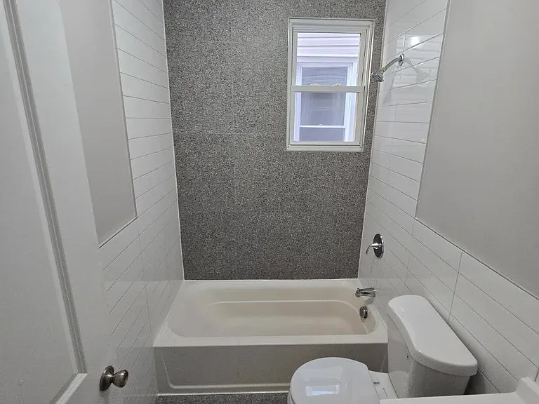 327 S 19th St #3RR — Photo 2