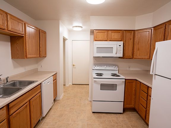 3rd image of 1535 Crestline Dr #B