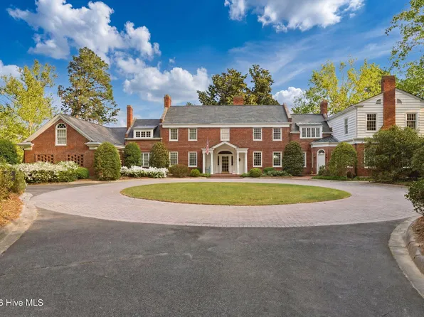 200 Hollycrest Drive, Pinehurst, NC 28374