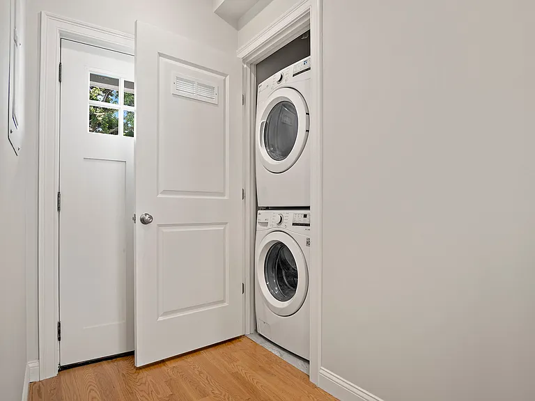 54 Waverly St #1 — Photo 14