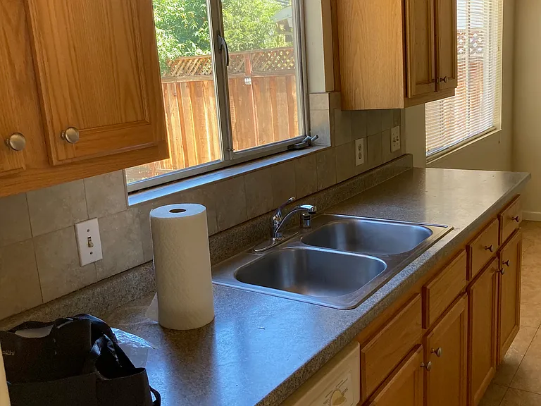 737 Budd Ave — Photo 10