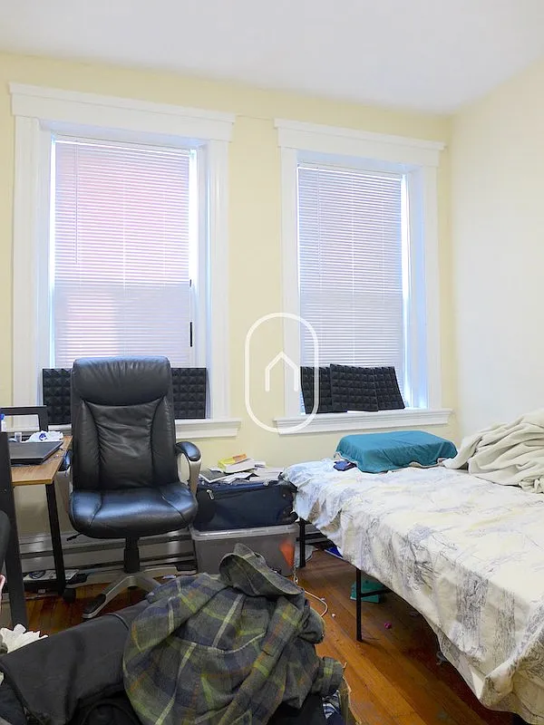 3 bed, 9999 sqft, $3,000 — Photo 2