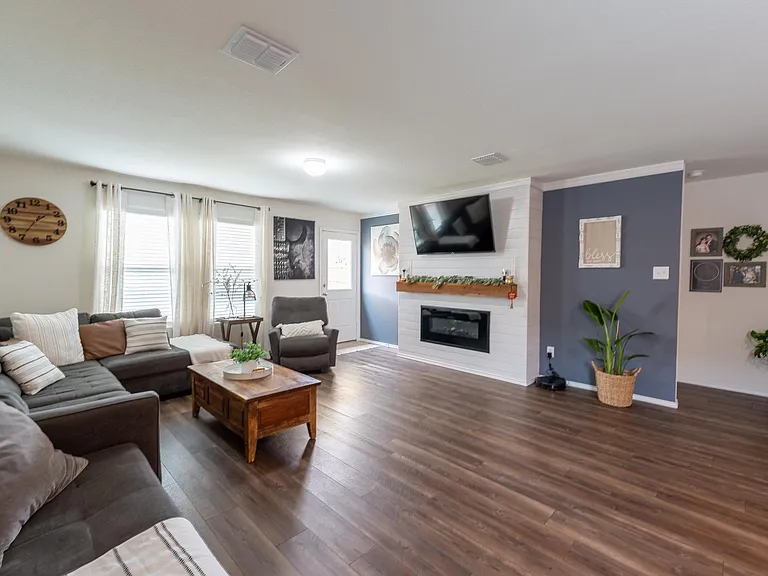 771 Bayonet St — Photo 7