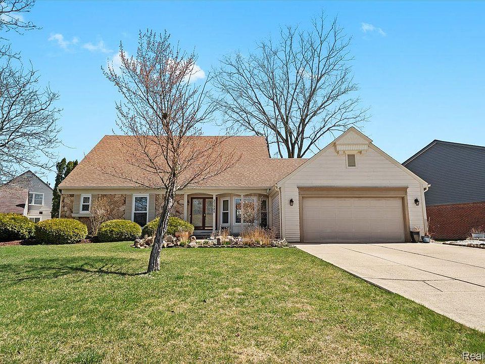 1st image of 27585 Bridle Hills Dr