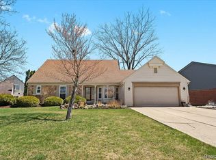 27585 Bridle Hills Dr, Farmington Hills, MI 48336