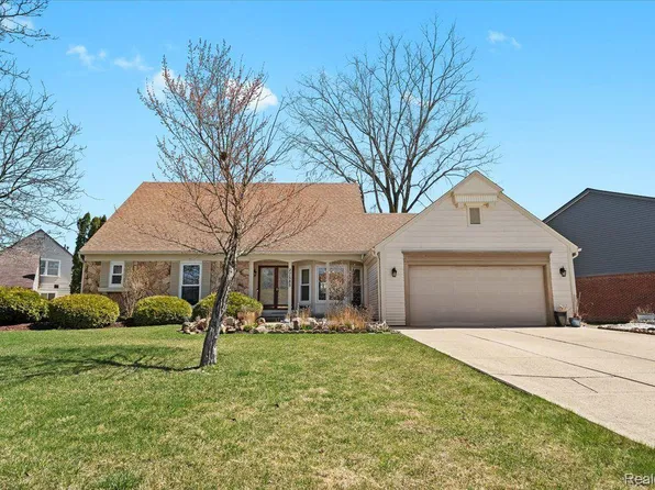 27585 Bridle Hills Dr, Farmington Hills, MI 48336