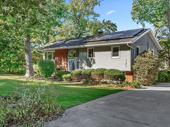 3rd image of 1173 E Crooked Lake Dr