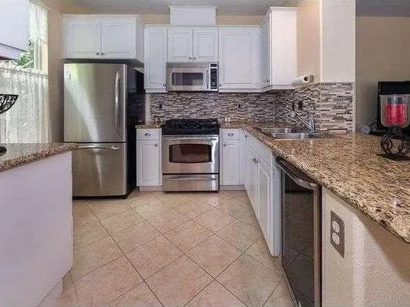 988 Holiday Ave, Ventura, CA 93003