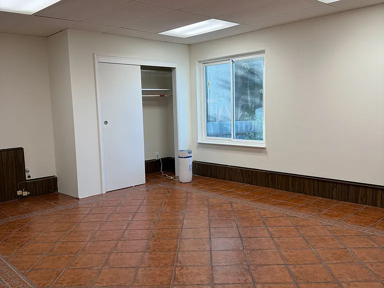 406 Moraga St — Photo 8