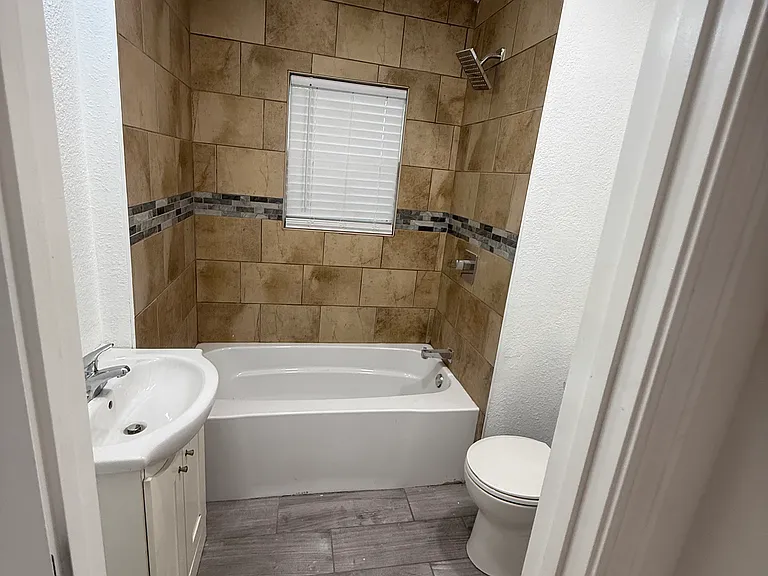 3639 Agnes Ave — Photo 4