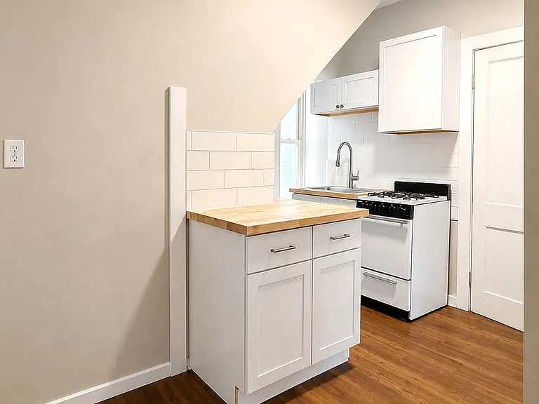 24 Cleveburn Pl #F-1 — Photo 2