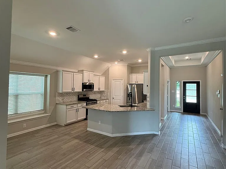 1562 Ancient Oak Ln — Photo 2