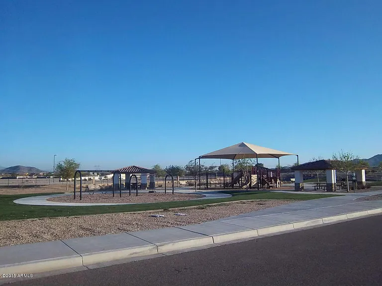 17878 W Desert Wind Dr — Photo 29