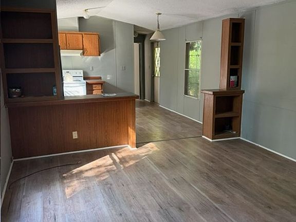 3rd image of 4618 Lombardy Ct