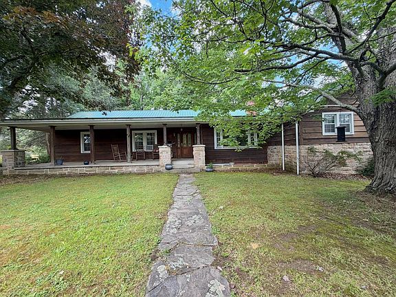 3rd image of 1692 Maple Ave