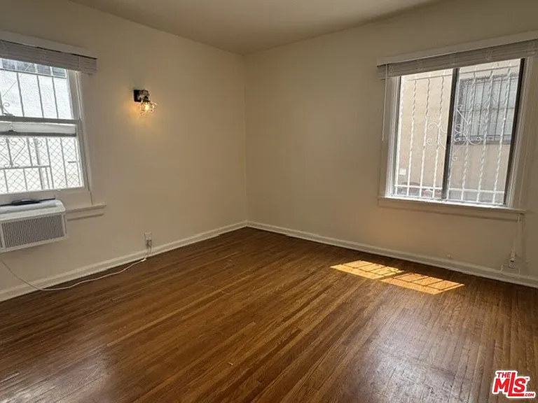 942 Havenhurst Dr — Photo 14