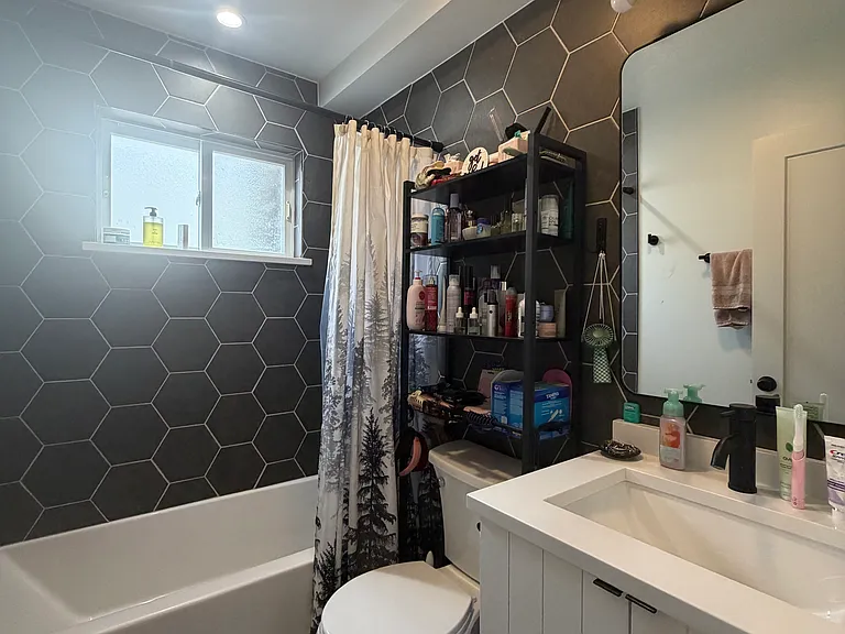 1756 W Rosehill Dr #1C — Photo 8