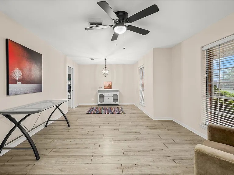 1607 Buescher Dr — Photo 5