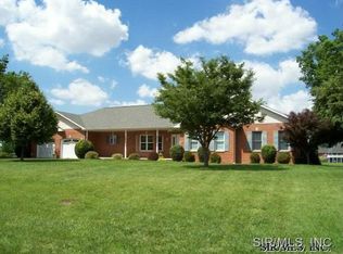 4044 Chestnut Oak Dr, Smithton, IL 62285