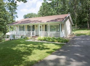 300 Oakbrook Dr, Felton, PA 17322