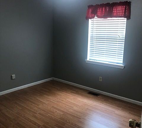 4th image of 1904 NE Patterson Dr