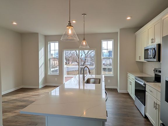 3rd image of 217 Monteith Dr