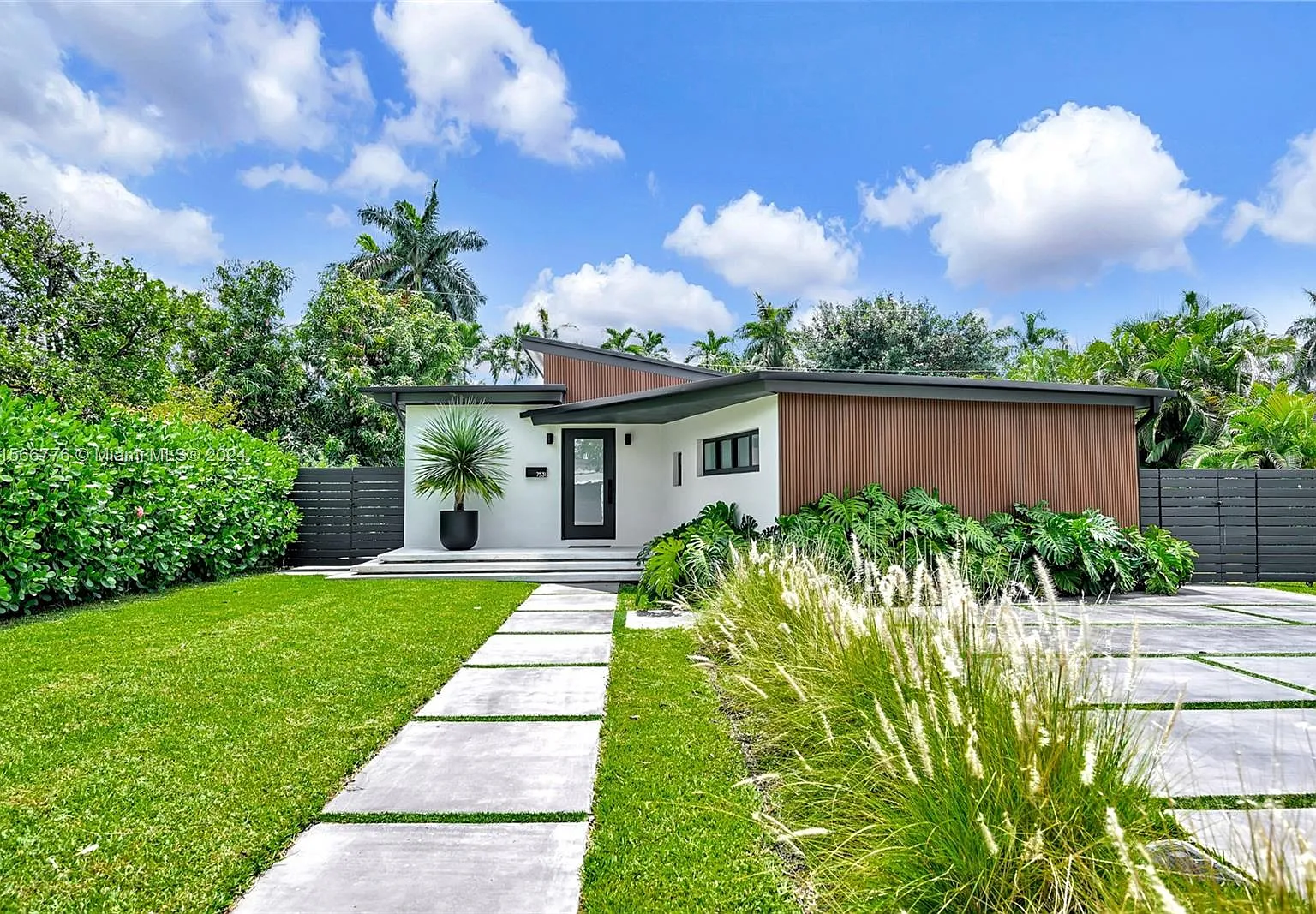 3 bed, 1483 sqft, $10,000 — Photo 3