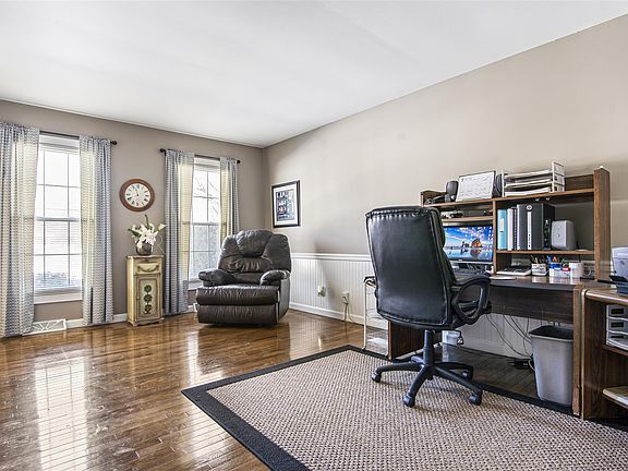 5th image of 36W315 Barton Dr