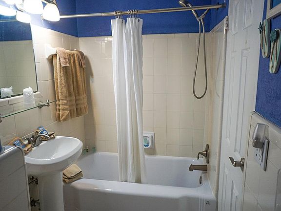 4th image of 603 Mandalay Ave #117