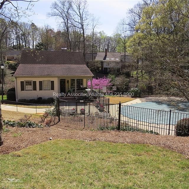 2nd image of 1820 Bedfordshire Dr