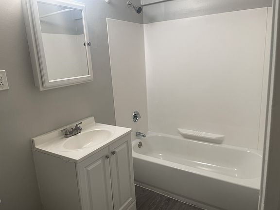 4th image of 55-56 Elmwood Park #4