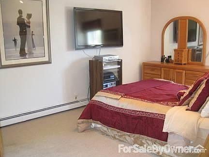Downstairs bedroom : Freshly painted, a/c, 1 year old carpet, track lighting, updated windows