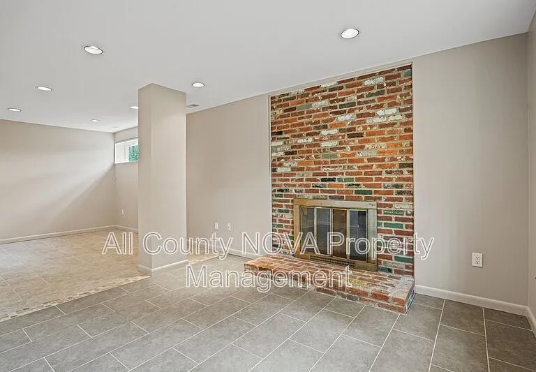 6428 Earlham Dr — Photo 43