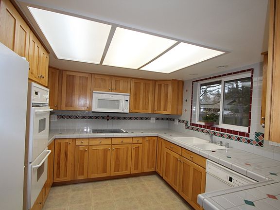 4th image of 10111 NE 16th St