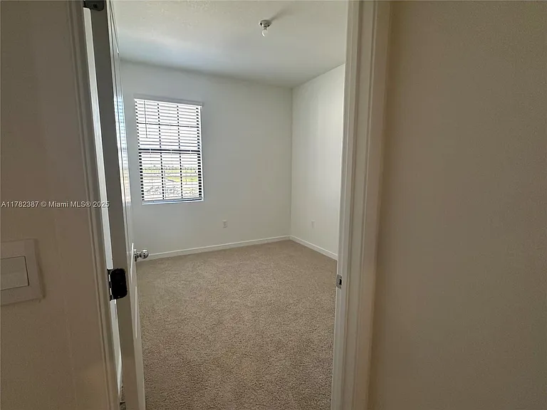 822 SW 11th Ter — Photo 15