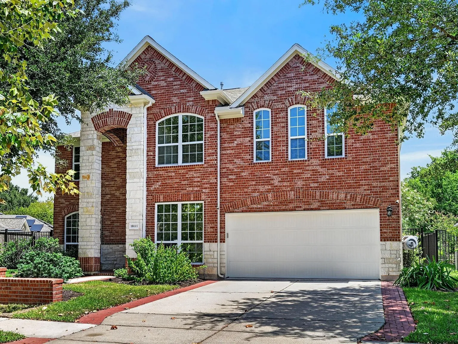 4 bed, 2.5 bath, 3366 sqft, $4,200 — Photo 1