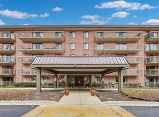 6443 Clarendon Hills Rd APT 100D, Willowbrook, IL 60527