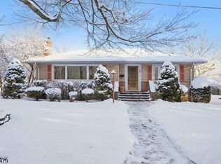 28 Shunpike Rd, Summit City, NJ 07901
