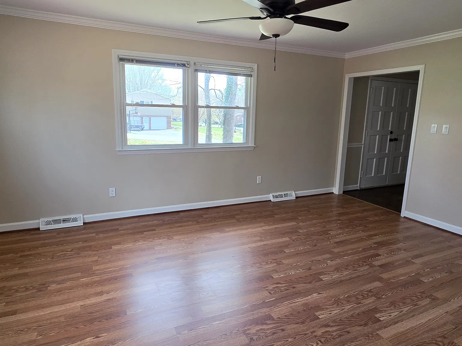 1010 Cedar Holw — Photo 3