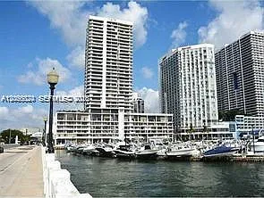 Venetia Condo — Photo 2
