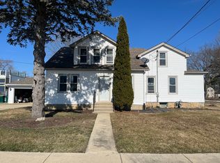 303 N James St, Plano, IL 60545