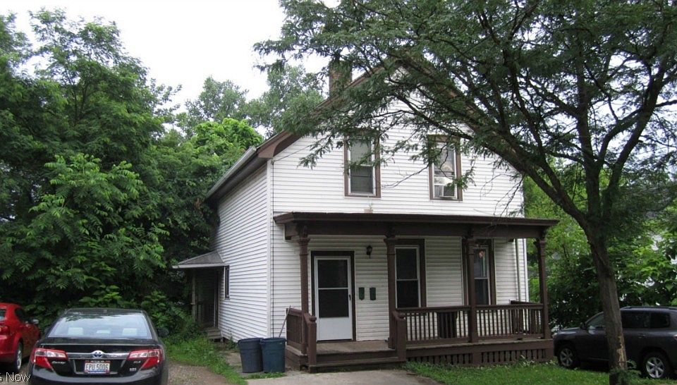 2nd image of 163 N Sycamore St