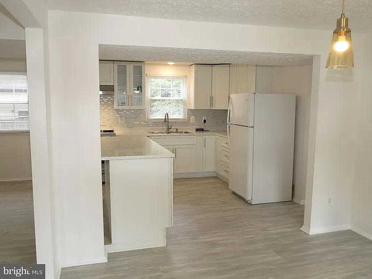 8406 Woodford Ct — Photo 9