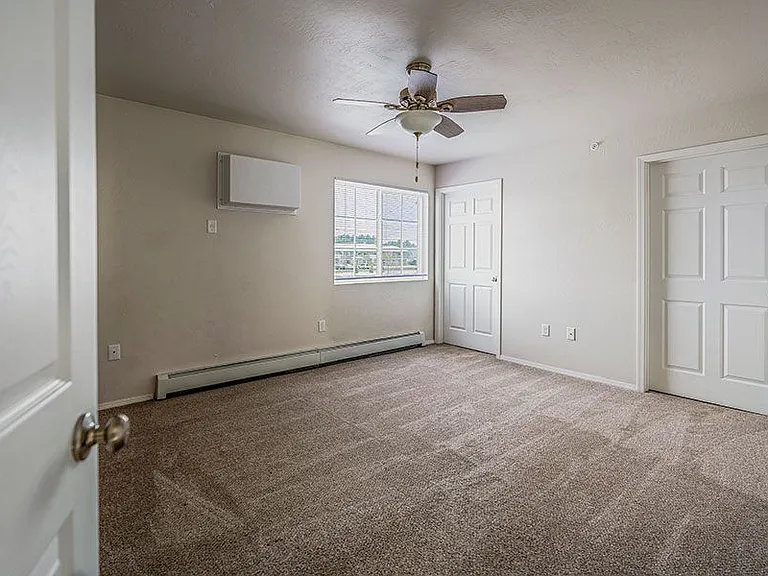 PLEASANT DRIVE ESTATES — Photo 10