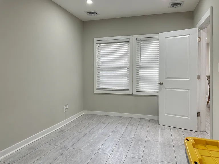 693-695 Kearny Ave #1 — Photo 21